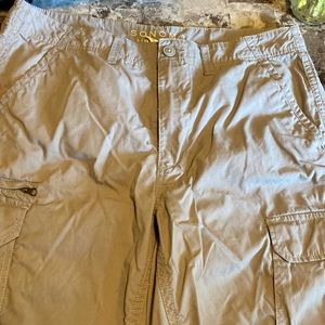 Sonoma Life + Style Mens Cargo shorts. Size 36